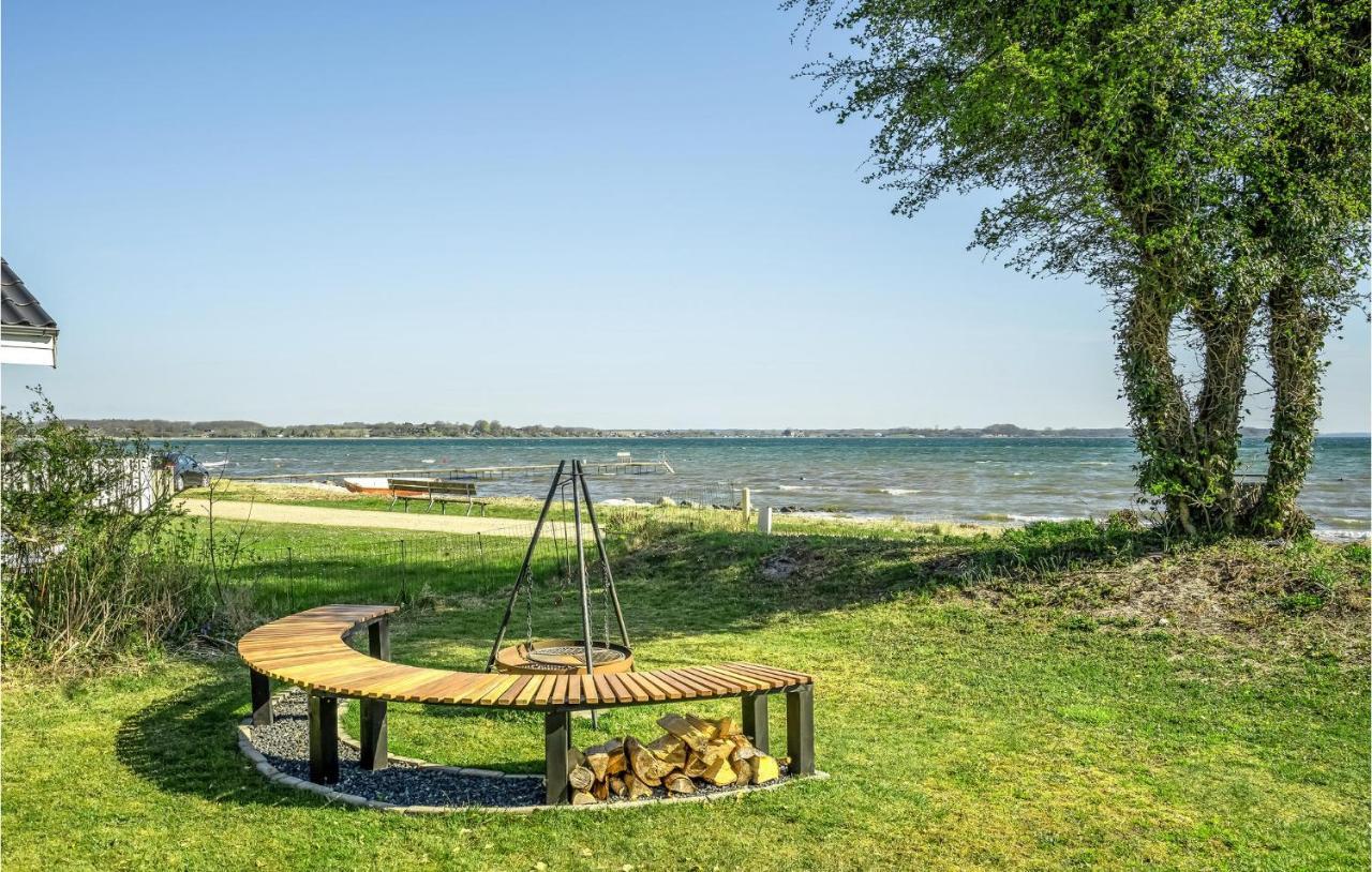 Beach Front Home In Sjolund With Kitchen Luaran gambar