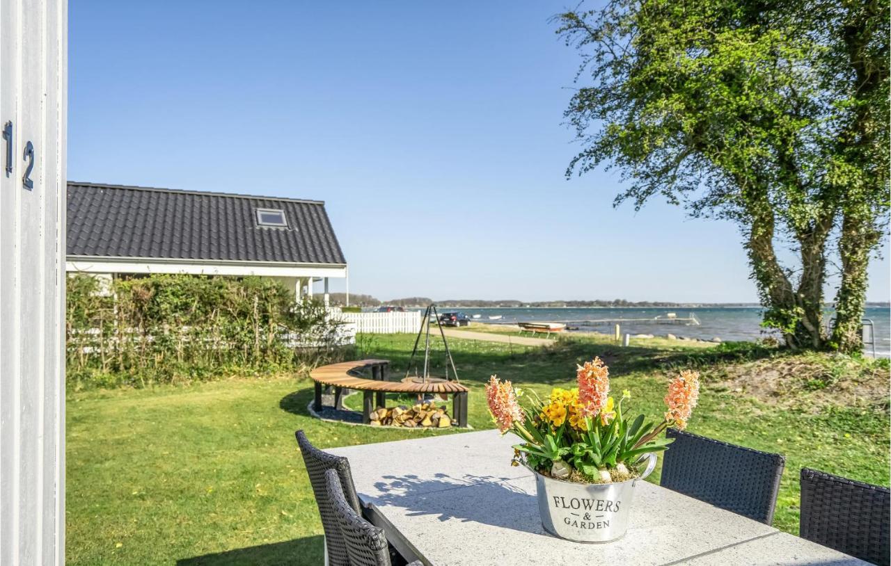 Beach Front Home In Sjolund With Kitchen Luaran gambar